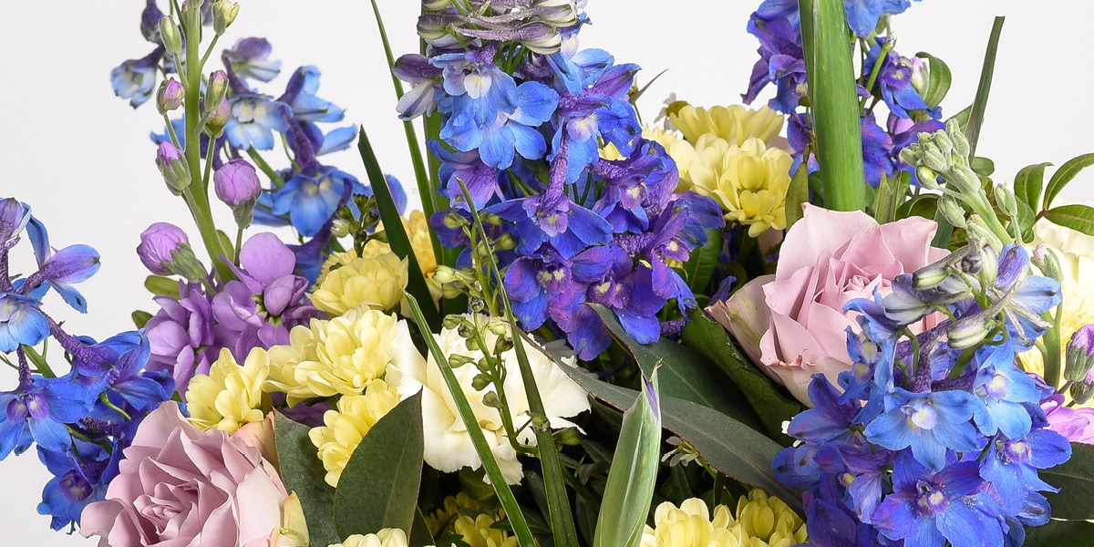 Blå blomsterbuketter