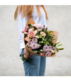 Pastelbuket til sommerens anledning. Buketten er bundet af blomster, der er kendt for at holde længere tid